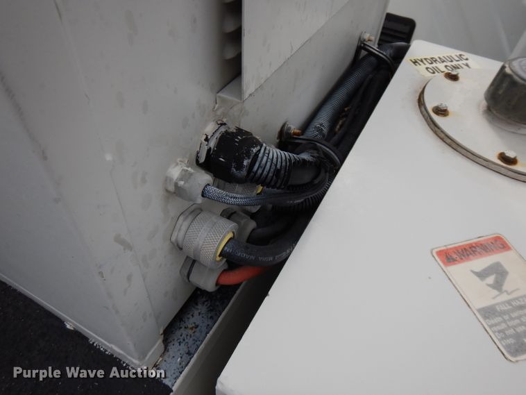 image for item GK9546 2012 International 7300  bucket truck