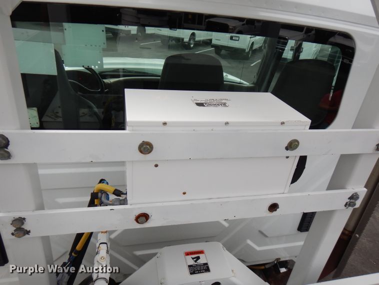 image for item GK9546 2012 International 7300  bucket truck