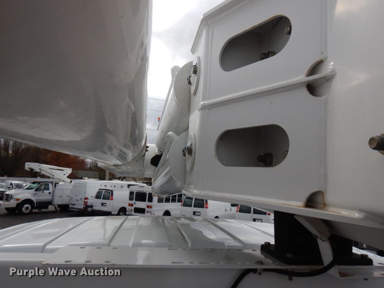 image for item GK9546 2012 International 7300  bucket truck