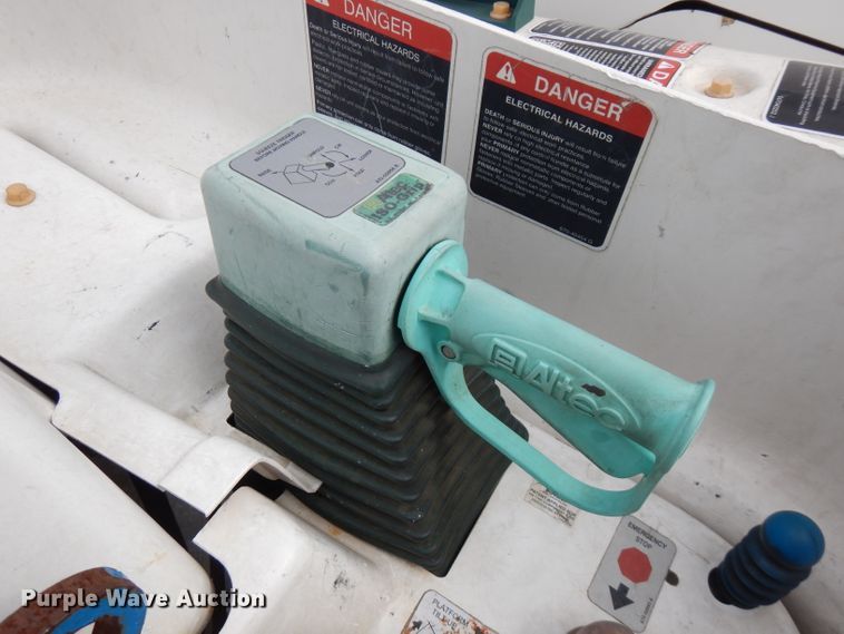 image for item GK9546 2012 International 7300  bucket truck