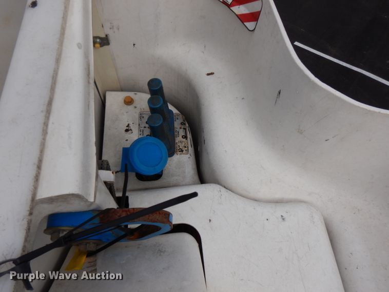 image for item GK9546 2012 International 7300  bucket truck