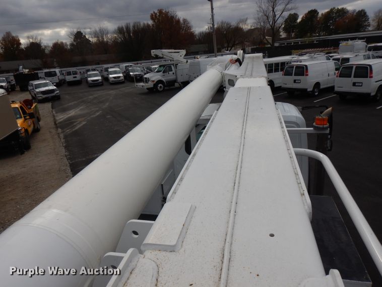 image for item GK9546 2012 International 7300  bucket truck