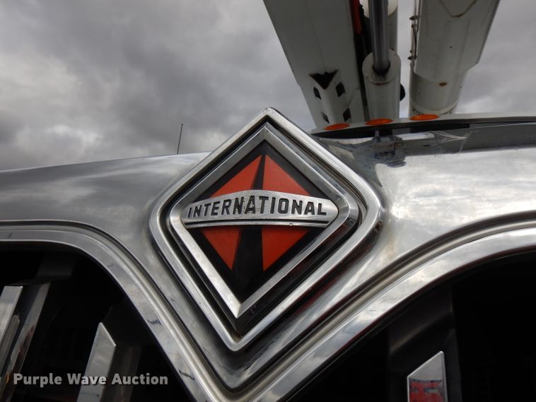 image for item GK9546 2012 International 7300  bucket truck