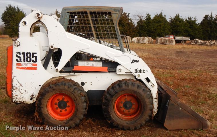 image for item GK9553 2005 Bobcat S185  skid steer loader