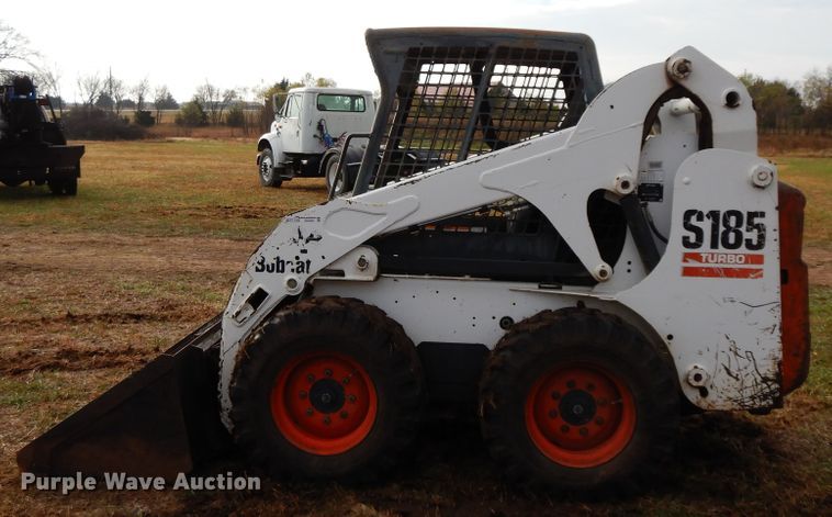 image for item GK9553 2005 Bobcat S185  skid steer loader