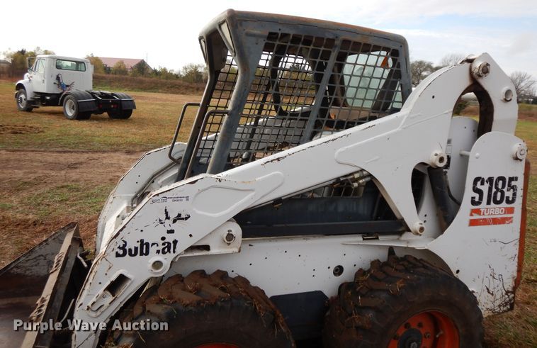 image for item GK9553 2005 Bobcat S185  skid steer loader