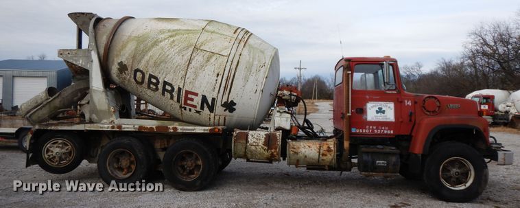 image for item GK9555 1993 Ford L8000  ready mix truck