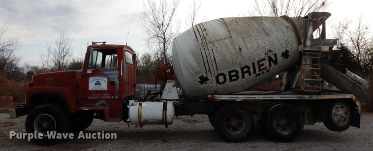 image for item GK9555 1993 Ford L8000  ready mix truck