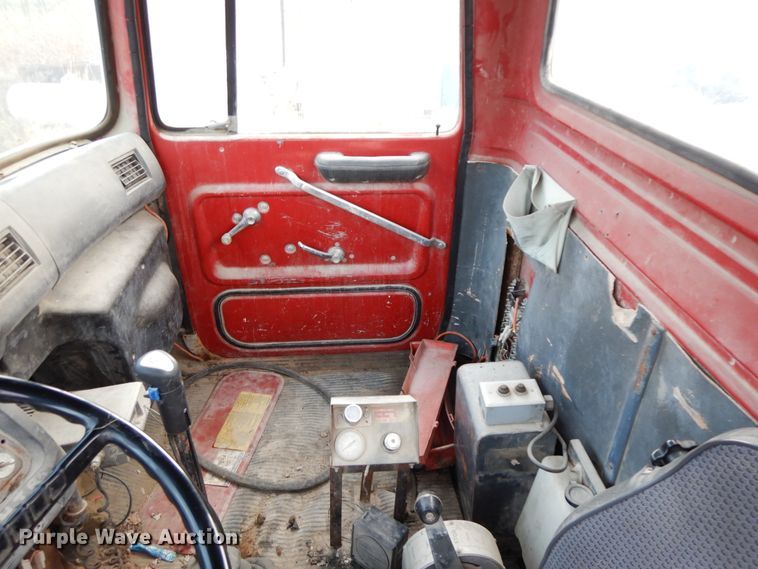 image for item GK9555 1993 Ford L8000  ready mix truck