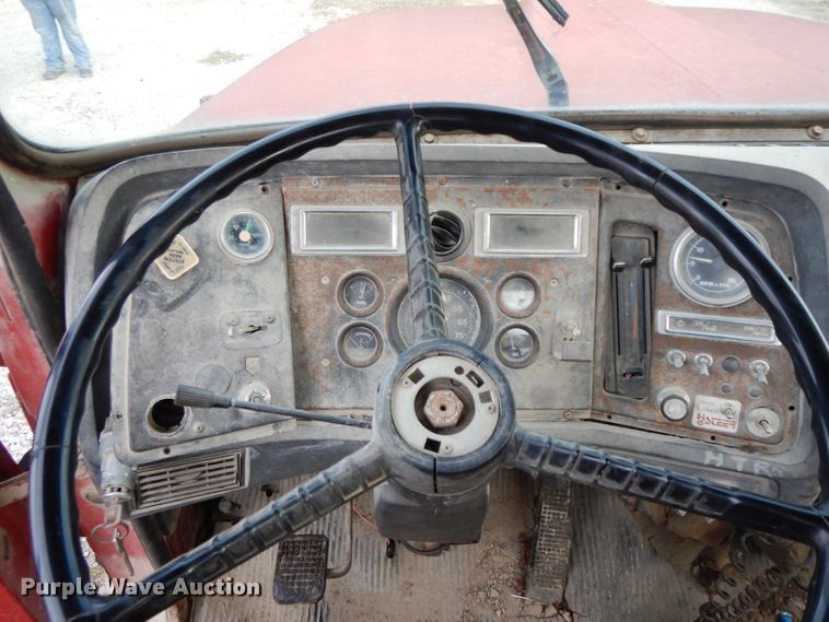 image for item GK9555 1993 Ford L8000  ready mix truck