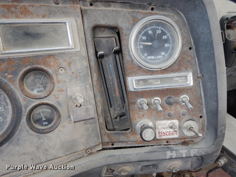 image for item GK9555 1993 Ford L8000  ready mix truck