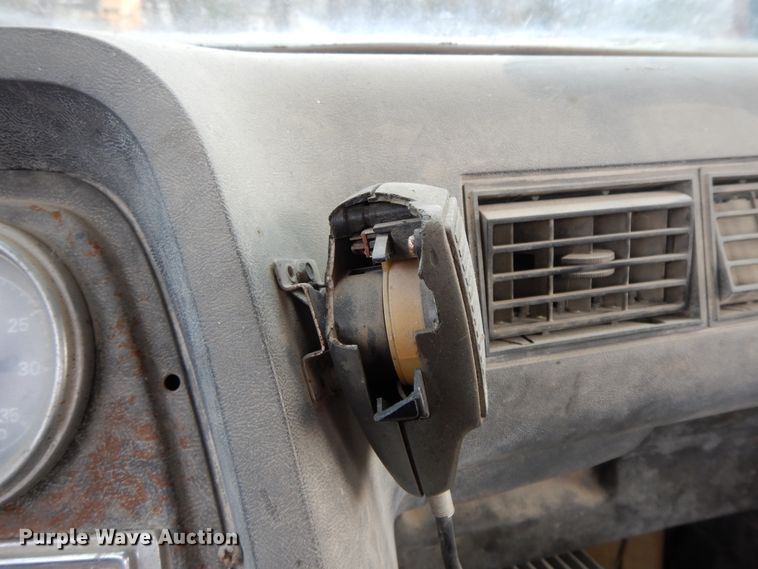 image for item GK9555 1993 Ford L8000  ready mix truck