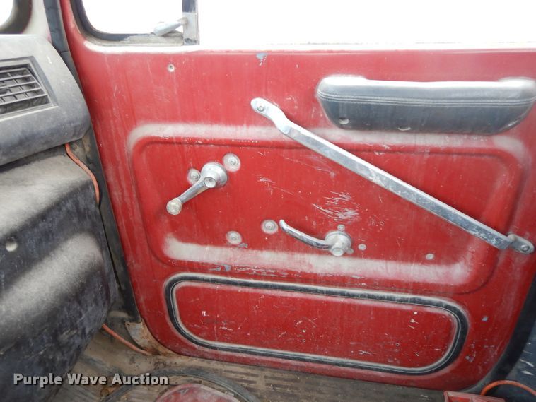 image for item GK9555 1993 Ford L8000  ready mix truck