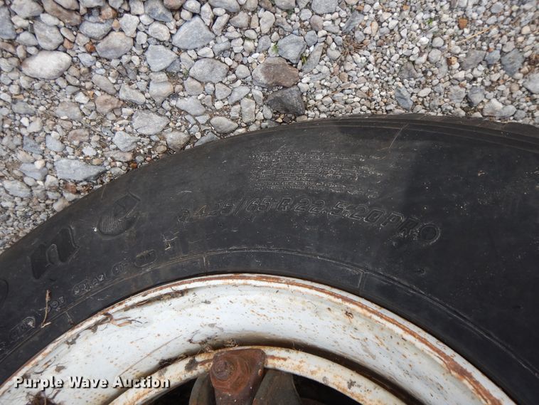 image for item GK9555 1993 Ford L8000  ready mix truck