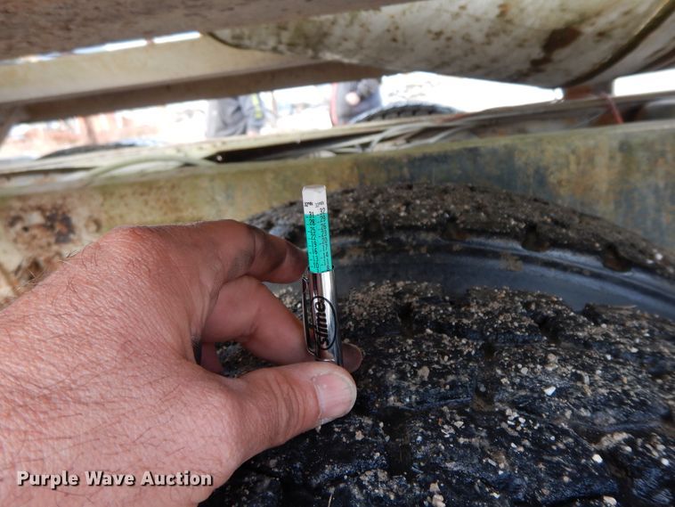 image for item GK9555 1993 Ford L8000  ready mix truck