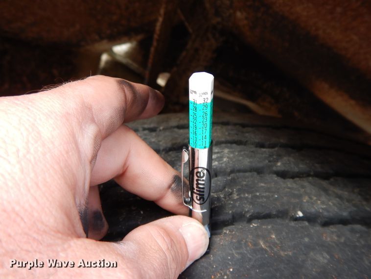 image for item GK9555 1993 Ford L8000  ready mix truck