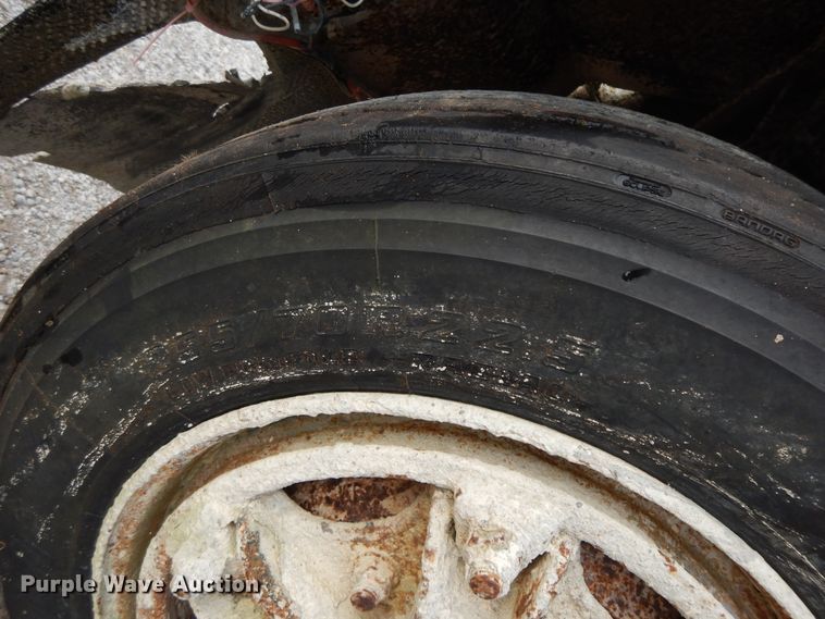 image for item GK9555 1993 Ford L8000  ready mix truck