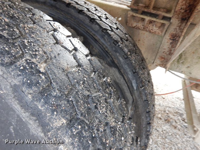 image for item GK9555 1993 Ford L8000  ready mix truck