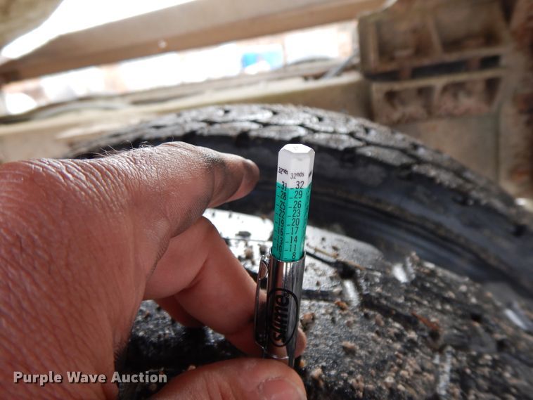 image for item GK9555 1993 Ford L8000  ready mix truck