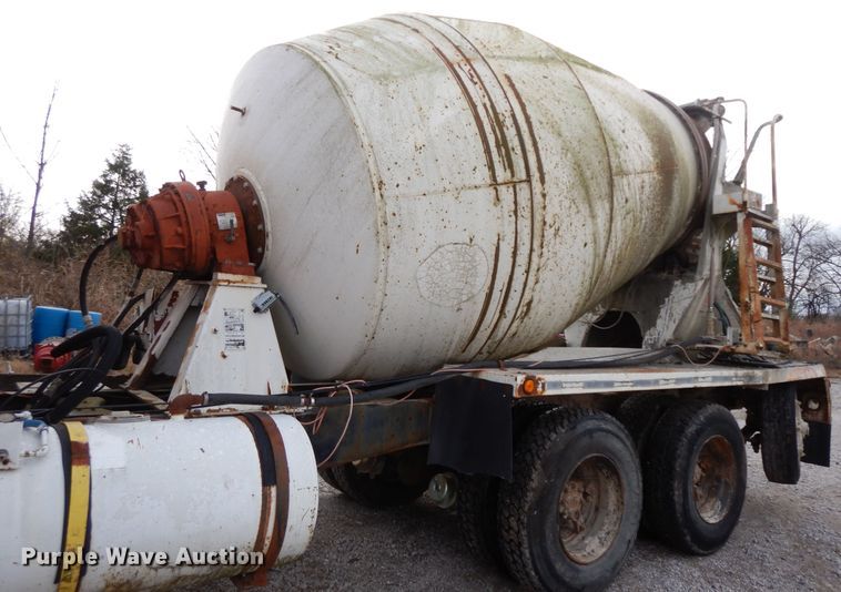 image for item GK9555 1993 Ford L8000  ready mix truck