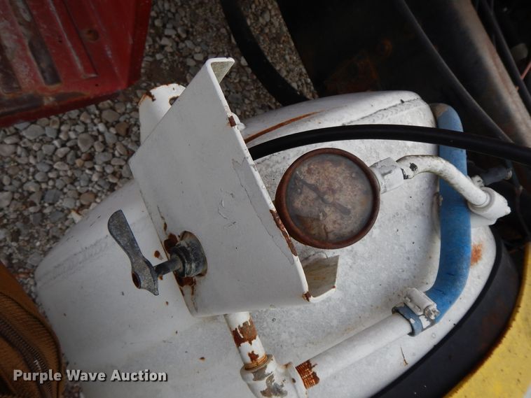 image for item GK9555 1993 Ford L8000  ready mix truck