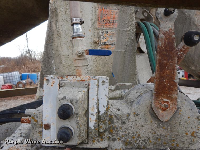 image for item GK9555 1993 Ford L8000  ready mix truck