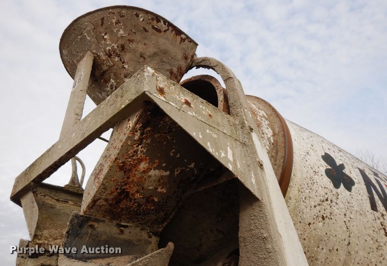 image for item GK9555 1993 Ford L8000  ready mix truck