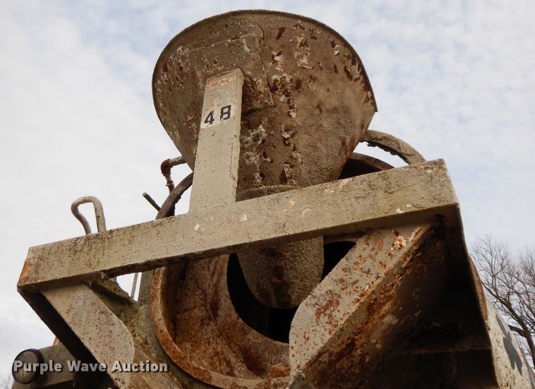 image for item GK9555 1993 Ford L8000  ready mix truck