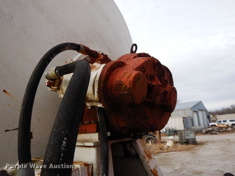 image for item GK9555 1993 Ford L8000  ready mix truck