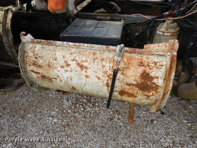 image for item GK9555 1993 Ford L8000  ready mix truck