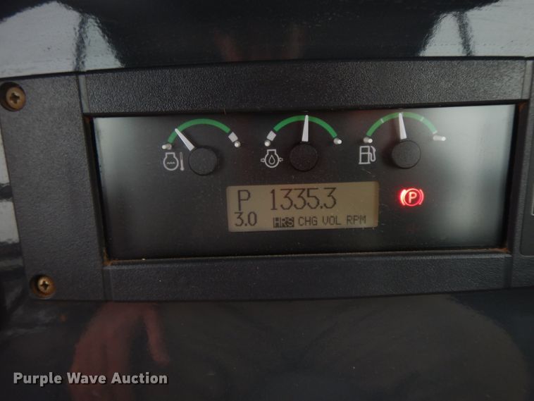 image for item GK9589 2011 John Deere 700J XLT  dozer