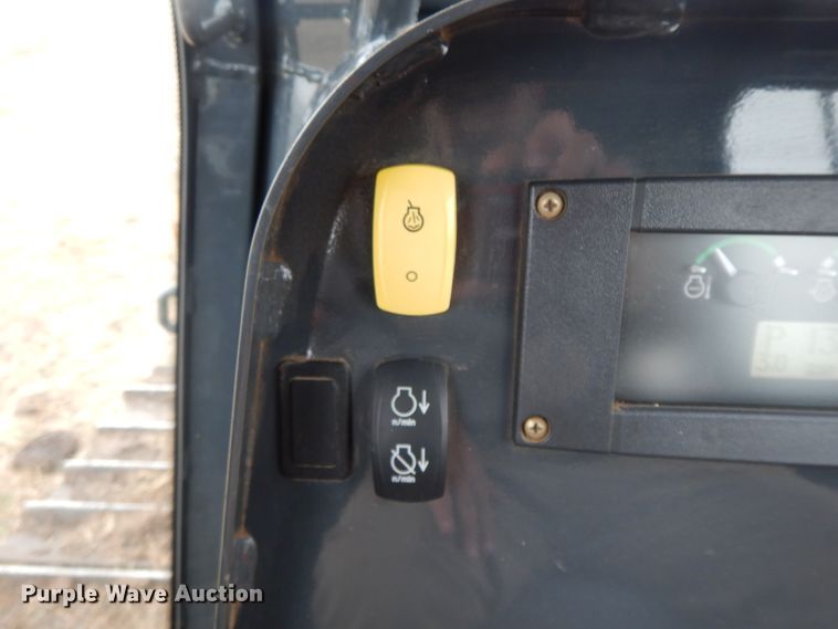 image for item GK9589 2011 John Deere 700J XLT  dozer