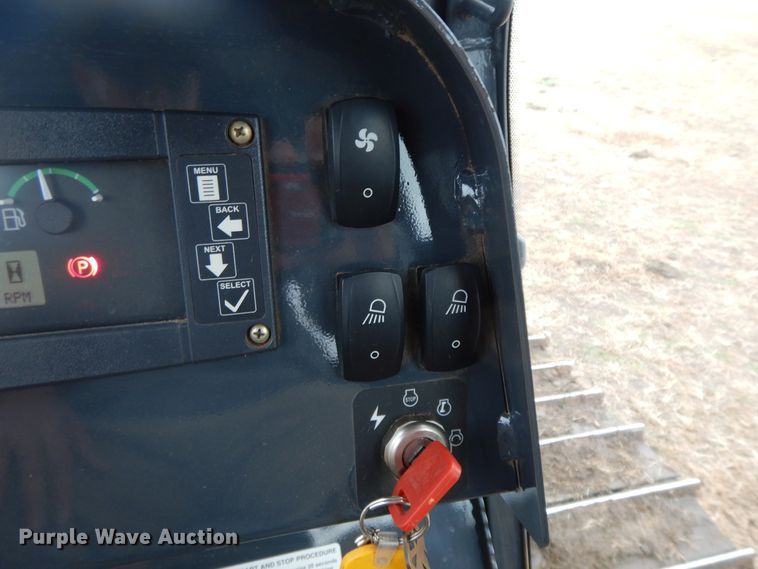 image for item GK9589 2011 John Deere 700J XLT  dozer