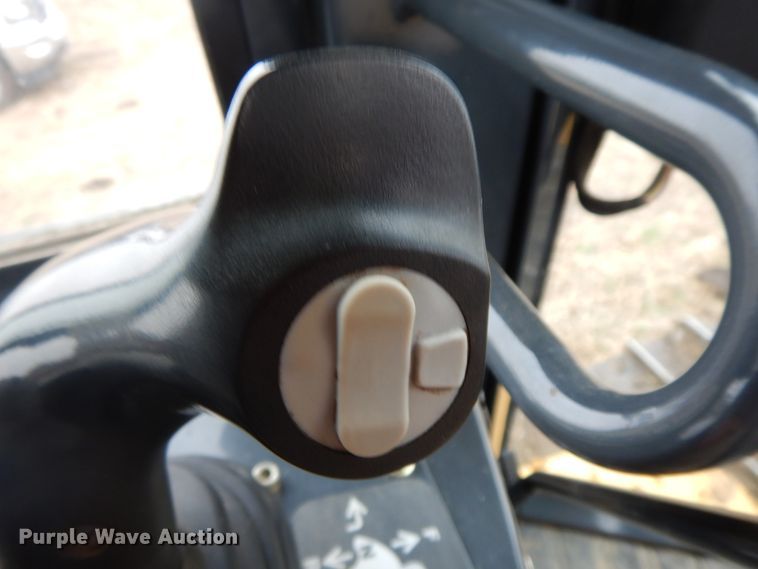 image for item GK9589 2011 John Deere 700J XLT  dozer