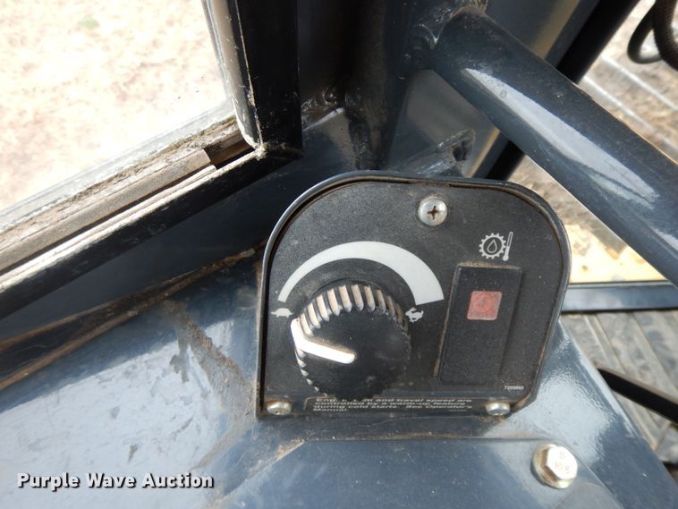 image for item GK9589 2011 John Deere 700J XLT  dozer