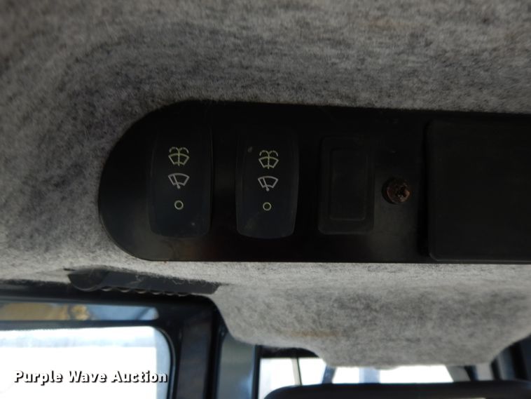 image for item GK9589 2011 John Deere 700J XLT  dozer