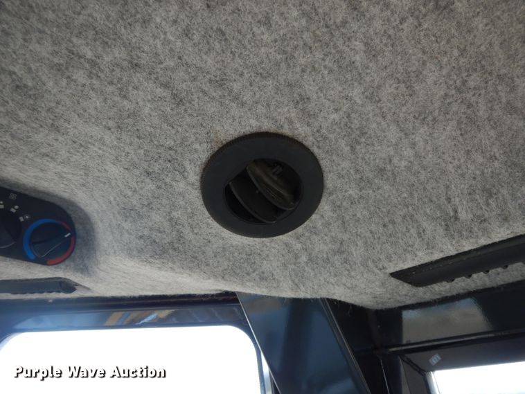 image for item GK9589 2011 John Deere 700J XLT  dozer