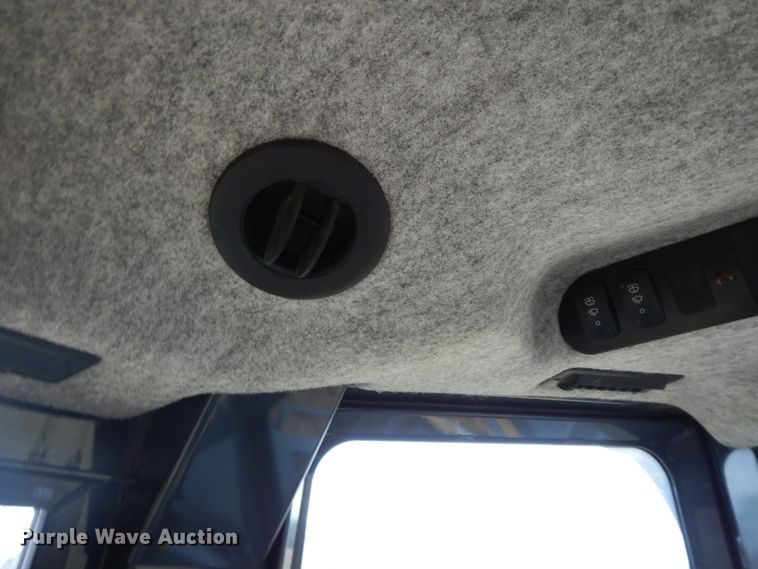 image for item GK9589 2011 John Deere 700J XLT  dozer