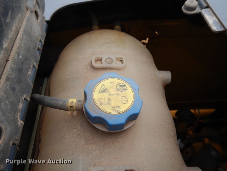 image for item GK9589 2011 John Deere 700J XLT  dozer