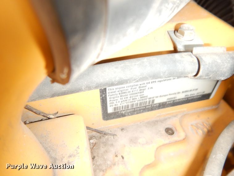 image for item GK9589 2011 John Deere 700J XLT  dozer