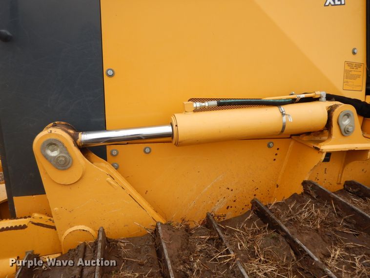 image for item GK9589 2011 John Deere 700J XLT  dozer