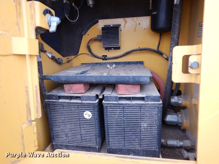 image for item GK9589 2011 John Deere 700J XLT  dozer