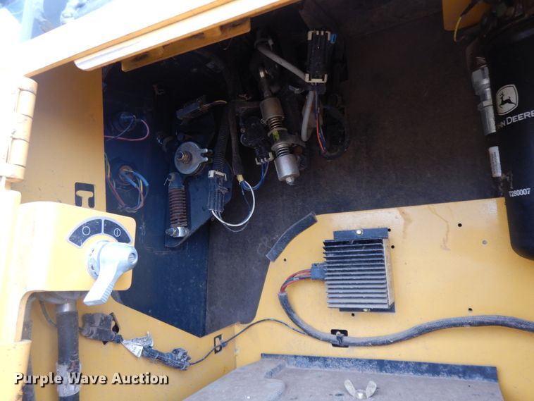 image for item GK9589 2011 John Deere 700J XLT  dozer