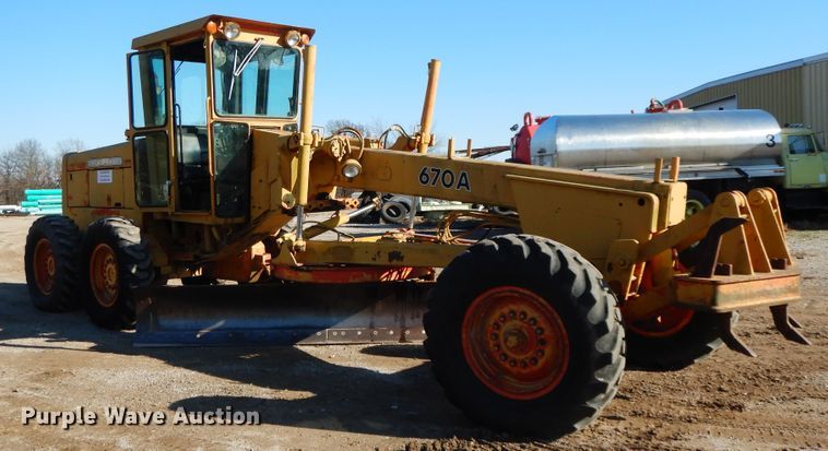 image for item GK9667 1980 John Deere 670A  motor grader