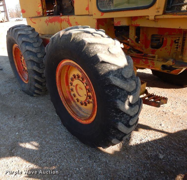 image for item GK9667 1980 John Deere 670A  motor grader