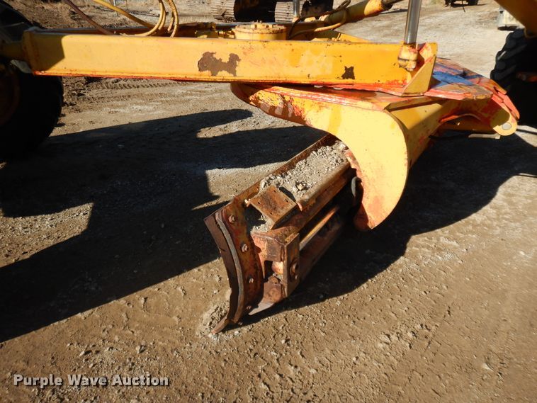 image for item GK9667 1980 John Deere 670A  motor grader