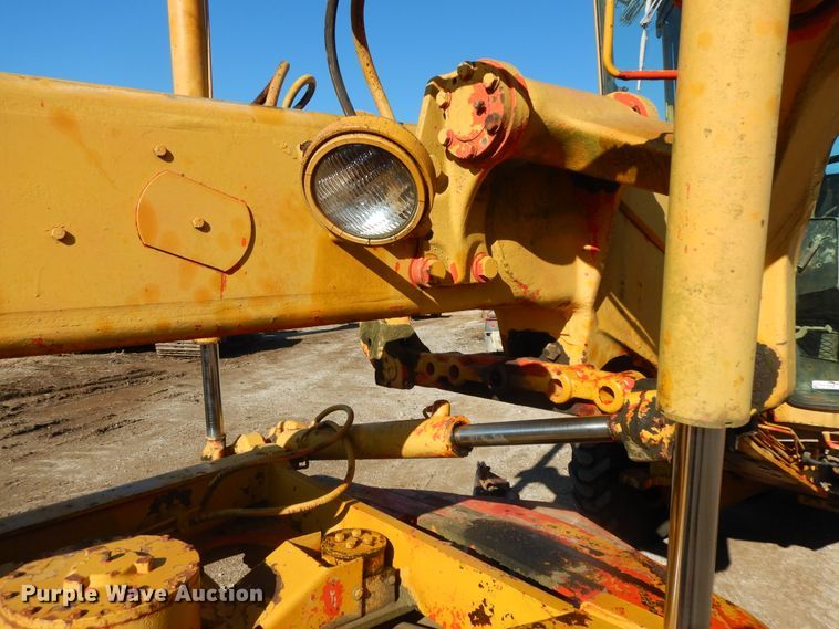 image for item GK9667 1980 John Deere 670A  motor grader