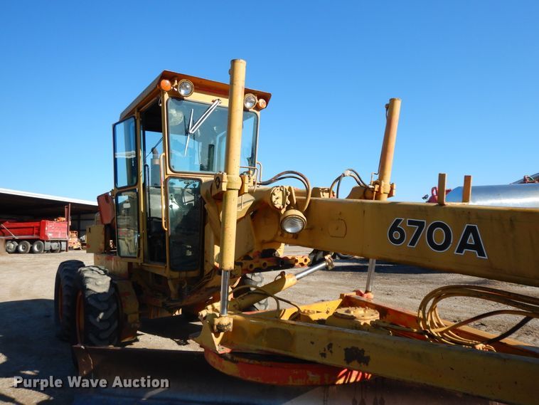 image for item GK9667 1980 John Deere 670A  motor grader