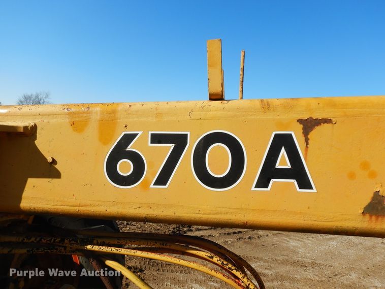 image for item GK9667 1980 John Deere 670A  motor grader