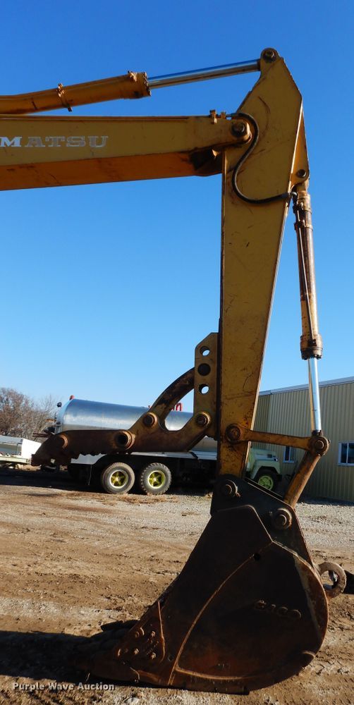 image for item GK9668 Komatsu PC200LC-5  excavator